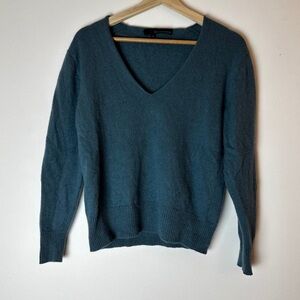 360 Cashmere V-neck Ocean Sweater